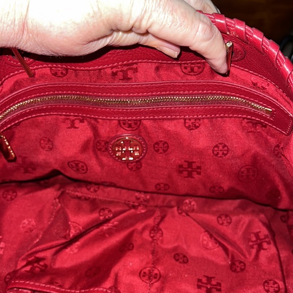 TORY BURCH LEATHER BOMBE SLOUCH XL BAG.. NWOT - Picture 12 of 12